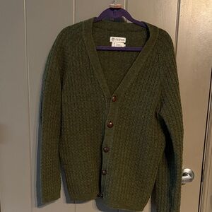 Cozy Olive Green Cardigan Iceland wool by Geysir